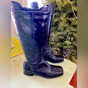 La Canadienne patent leather boots! Perfect for rainy/ winter.